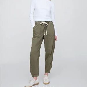 GAP Women's Mid Rise Pull On Soft Barrel Jean